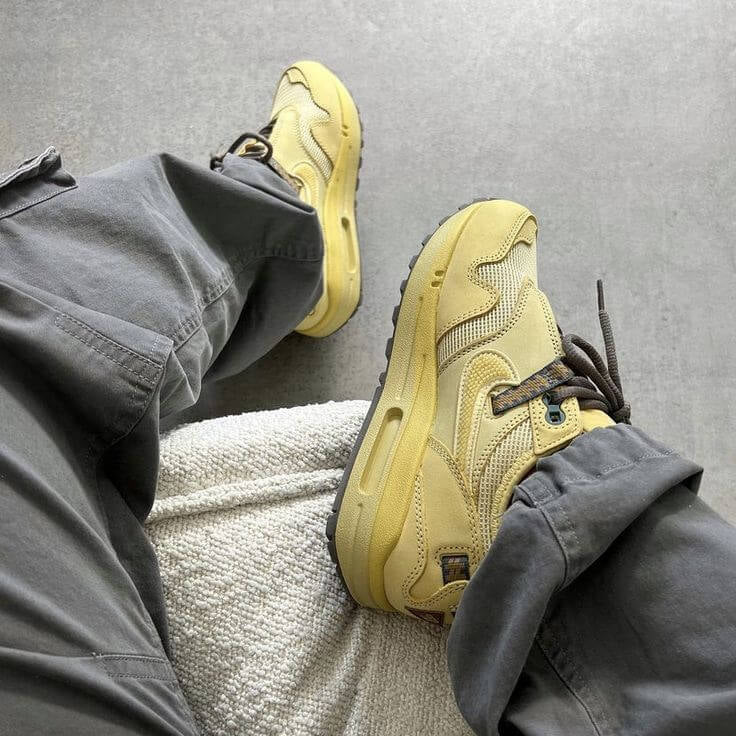 Nike Air Max 1 Travis Scott Cactus Jack Saturn Gold