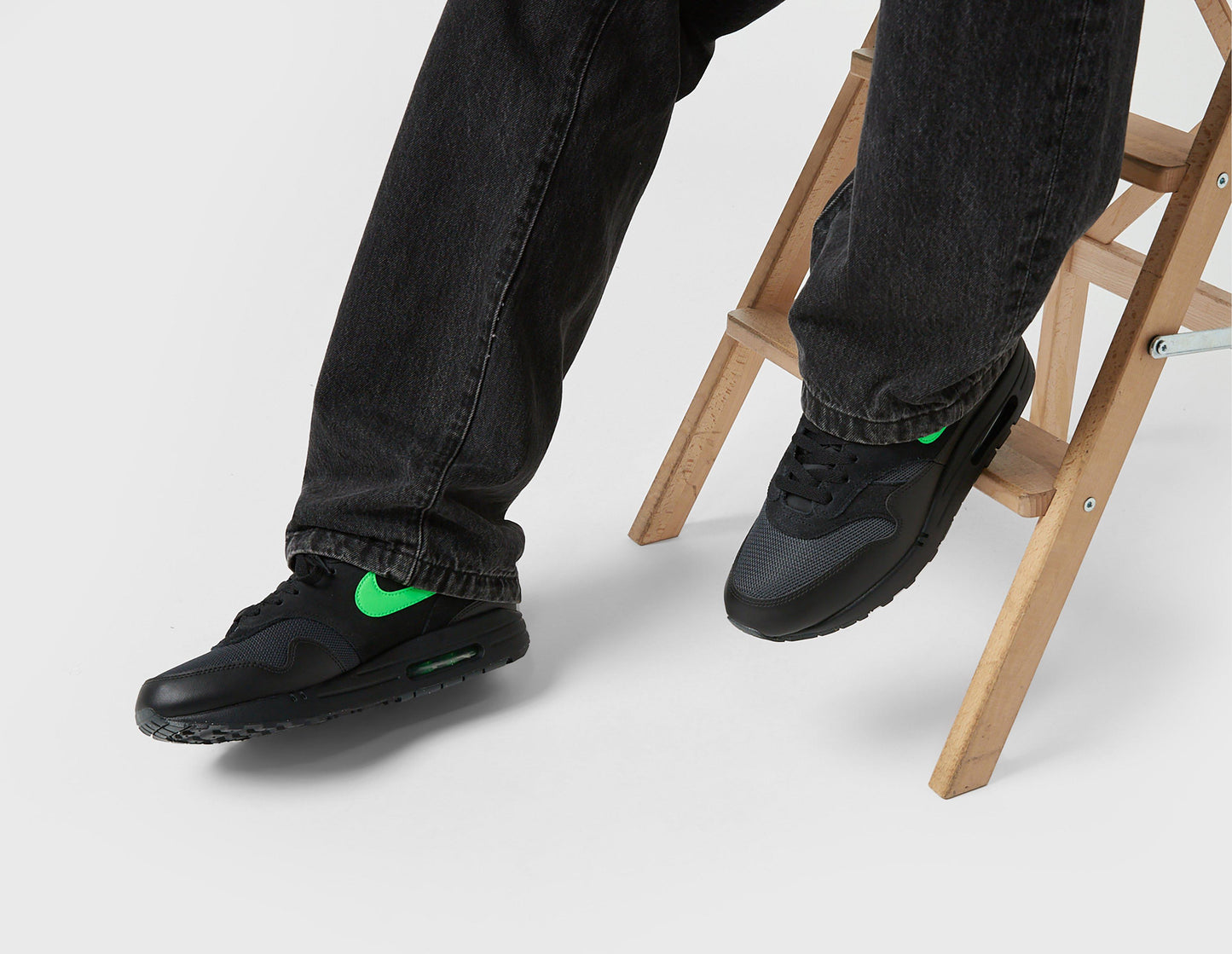 Nike Air Max 1 Essential Black Green Strike