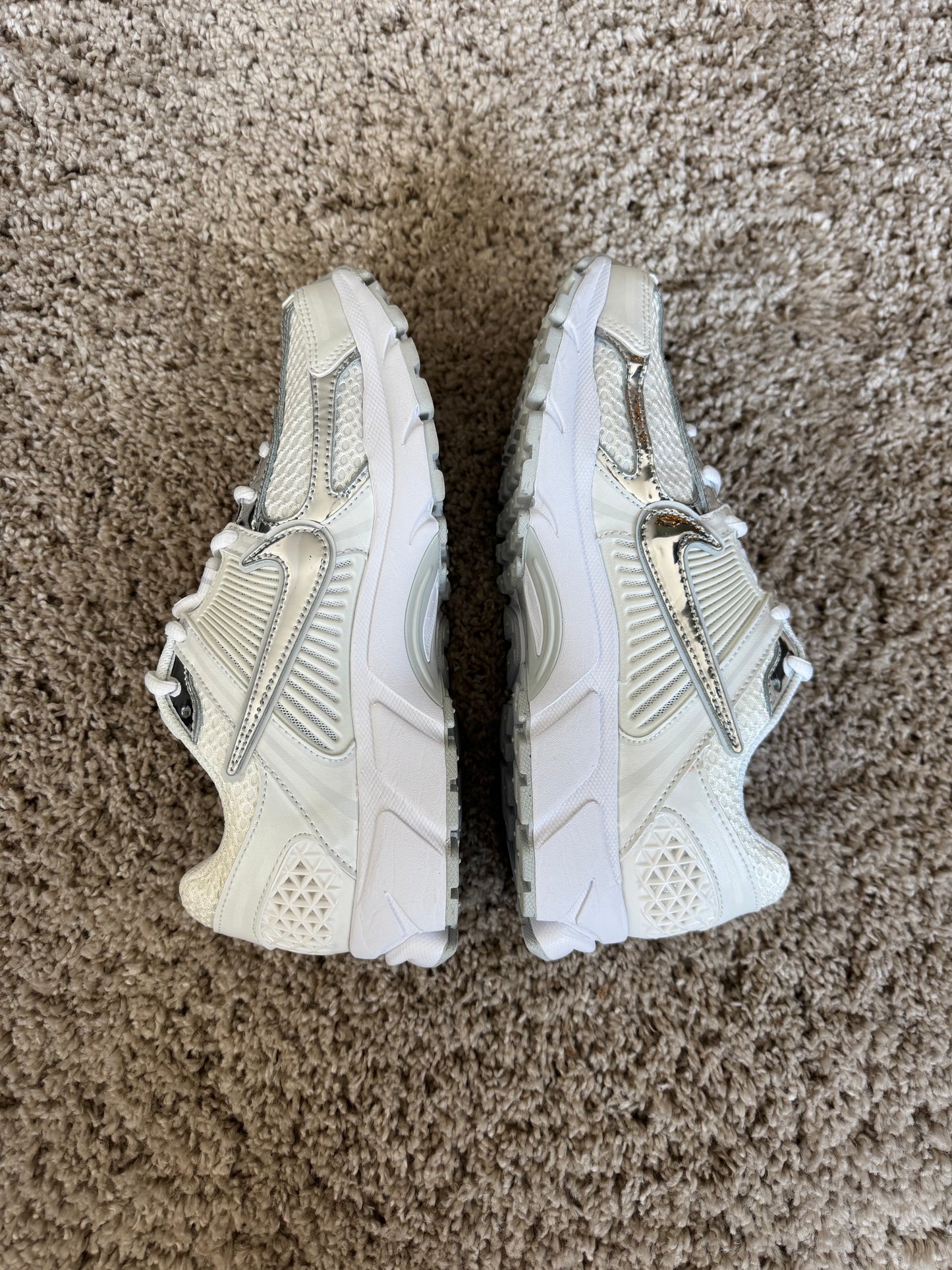 (2e KANS): Nike Zoom Vomero 5 Chrome Toe - 40.5