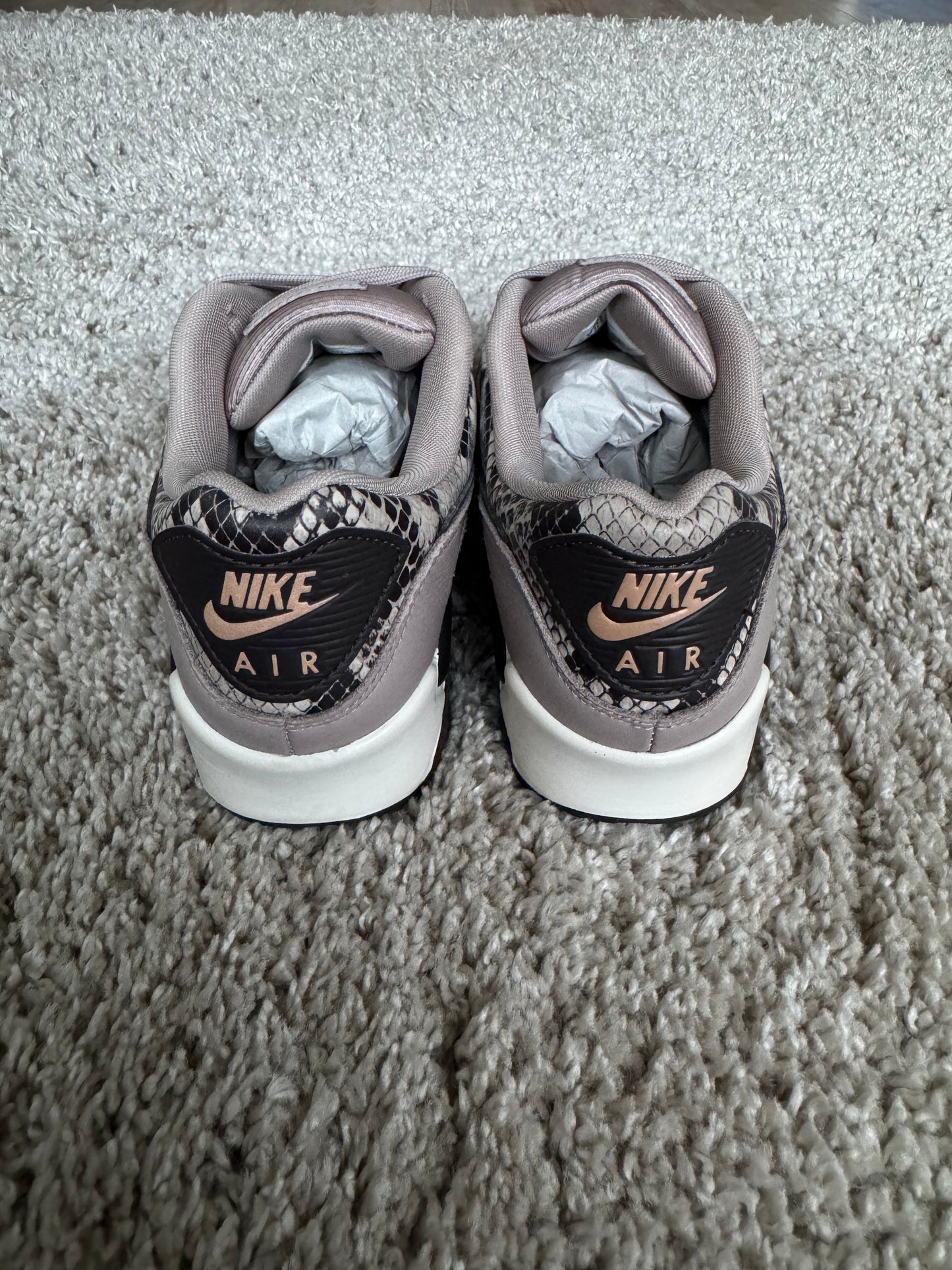 (2e KANS): Nike Air Max 90 SE Tan Snakeskin - 38.5