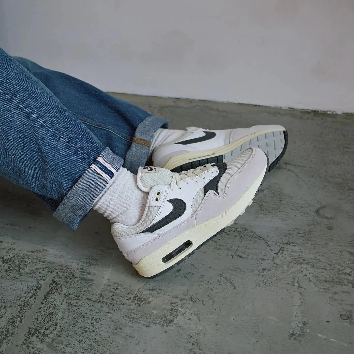 Nike Air Max 1 Light Bone Iron Grey (Greyscale)